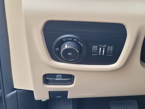 Used 2024 Jeep Grand Cherokee Limited image 26