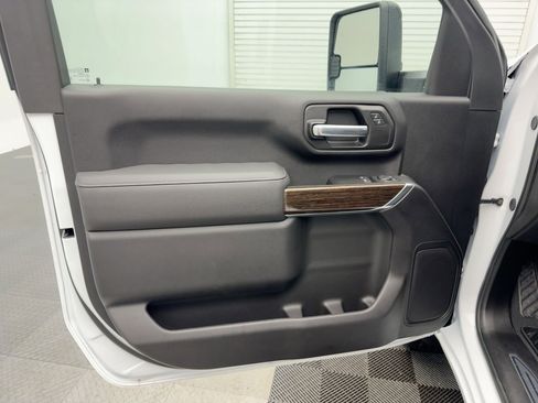Certified 2025 GMC Sierra 2500 SLE w/ SLE Convenience Package image 18