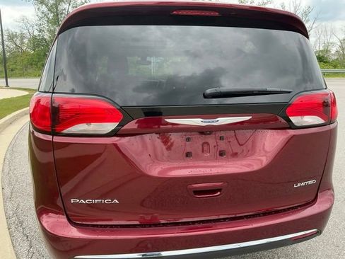 Used 2019 Chrysler Pacifica Limited FWD image 10