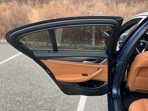 Used 2022 BMW 530i xDrive 530i xDrive Sedan w/ Convenience Package image 38