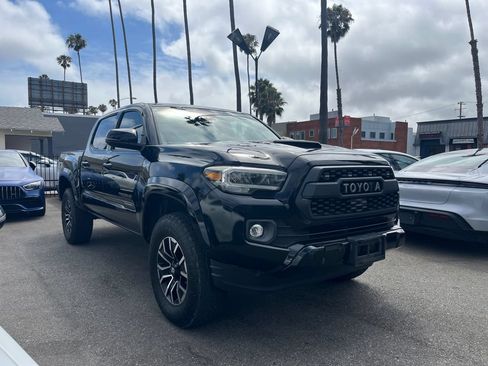 Used 2020 Toyota Tacoma TRD Sport w/ Technology Package AWD/4WD image 3