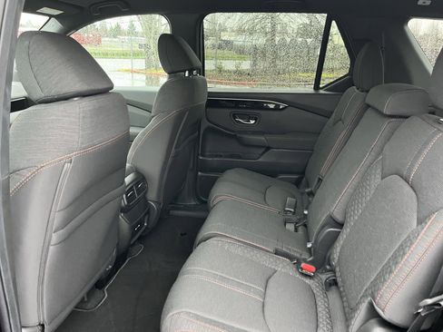 Used 2025 Honda Pilot Sport image 13