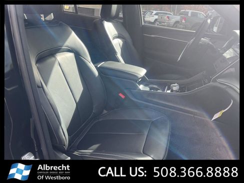 New 2025 Jeep Grand Cherokee Limited image 16