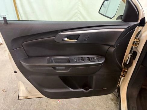 Used 2012 Chevrolet Traverse LT FWD image 30