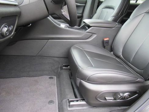 New 2025 Jeep Grand Cherokee L Limited w/ Black Appearance Package image 16