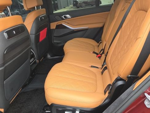 Used 2024 BMW X7 xDrive40i AWD/4WD image 3