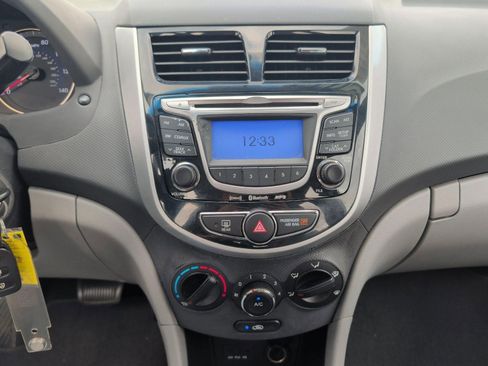 Used 2013 Hyundai Accent SE image 15