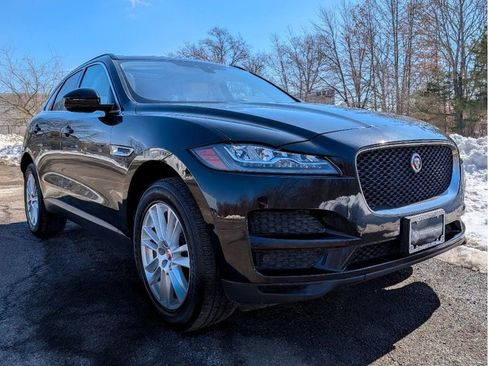 Used 2017 Jaguar F-PACE Prestige image 3
