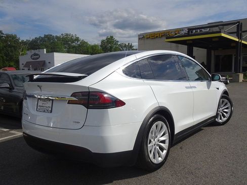 Used 2018 Tesla Model X 75D image 6