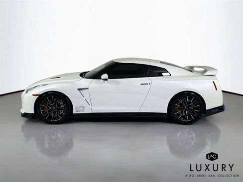 Used 2020 Nissan GT-R Premium image 9
