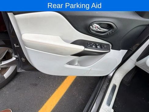Used 2019 Jeep Cherokee Limited AWD/4WD image 9