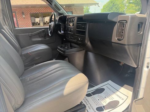 Used 2020 Chevrolet Express 2500 Extended w/ Enhanced Convenience Package RWD image 19