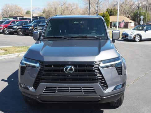 Used 2024 Lexus GX 550 w/ Accessory Package (2T) image 2