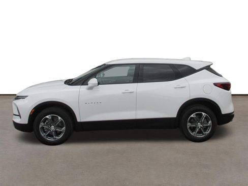 Used 2025 Chevrolet Blazer LT AWD/4WD image 2