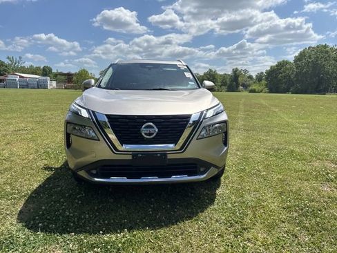 Used 2021 Nissan Rogue Platinum image 3