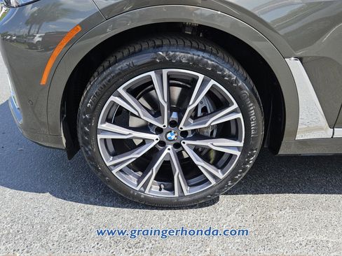 Used 2021 BMW X7 xDrive40i w/ Premium Package AWD/4WD image 9