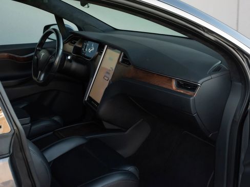 Used 2018 Tesla Model X 100D image 24