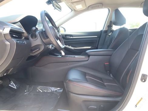 Certified 2025 Nissan Altima 2.5 SR FWD image 17