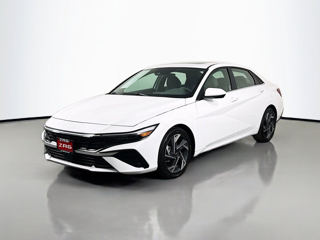 Used 2025 Hyundai Elantra SEL FWD image 1