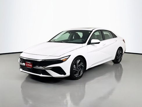 Used 2025 Hyundai Elantra SEL FWD image 1
