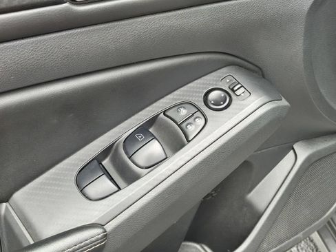 Used 2025 Nissan Altima 2.5 SV FWD image 12