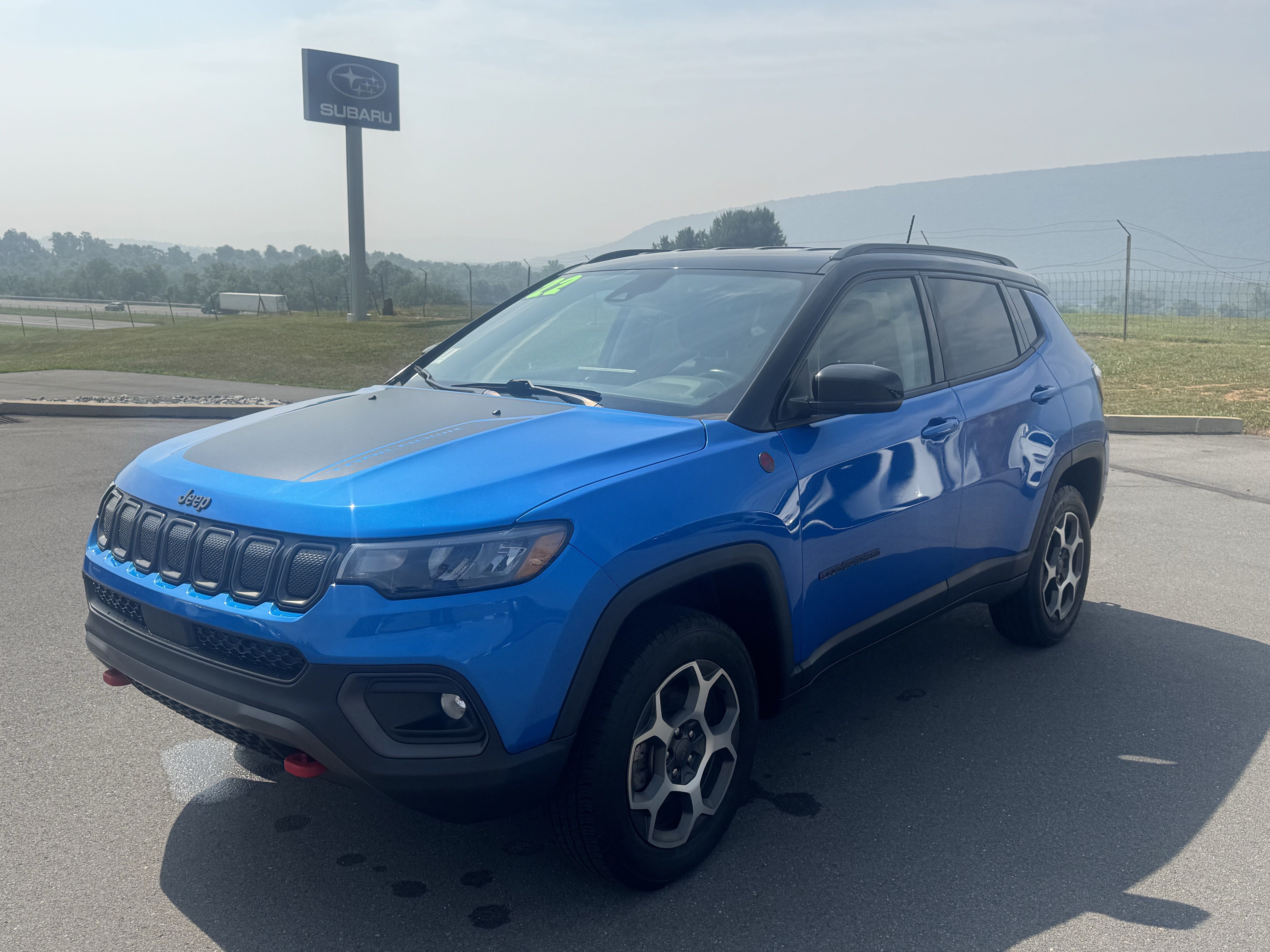 Used 2022 Jeep Compass Trailhawk w/ Trailhawk Convenience Group AWD/4WD image 8