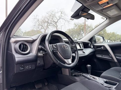 Used 2018 Toyota RAV4 XLE image 7