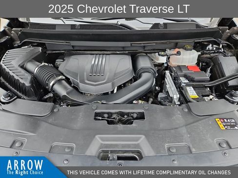Used 2025 Chevrolet Traverse LT FWD image 15
