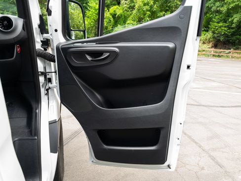 Used 2021 Mercedes-Benz Sprinter 2500 image 21