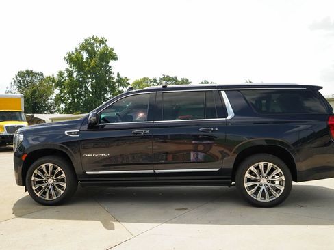 Used 2021 GMC Yukon XL Denali w/ Denali Premium Package AWD/4WD image 25