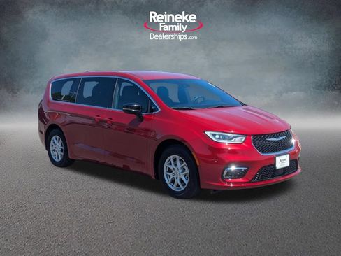 Used 2025 Chrysler Pacifica Select FWD image 3