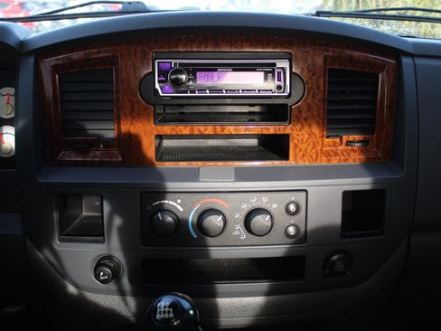 Used 2006 Dodge Ram 1500 Truck SLT image 28