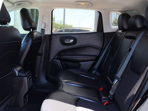 Used 2020 Jeep Compass Latitude FWD image 30