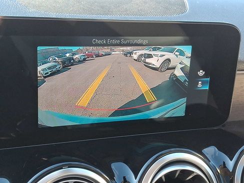 Used 2022 Mercedes-Benz GLB 250 4MATIC image 13