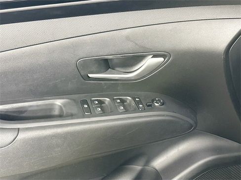 Used 2023 Hyundai Tucson SE image 21