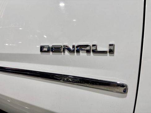 Used 2019 GMC Yukon XL Denali image 18