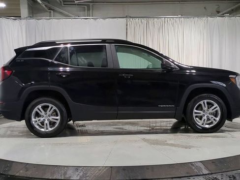 Used 2023 GMC Terrain SLE w/ Driver Convenience Package image 9