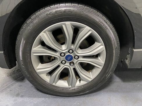 Used 2019 Ford Edge Titanium image 5