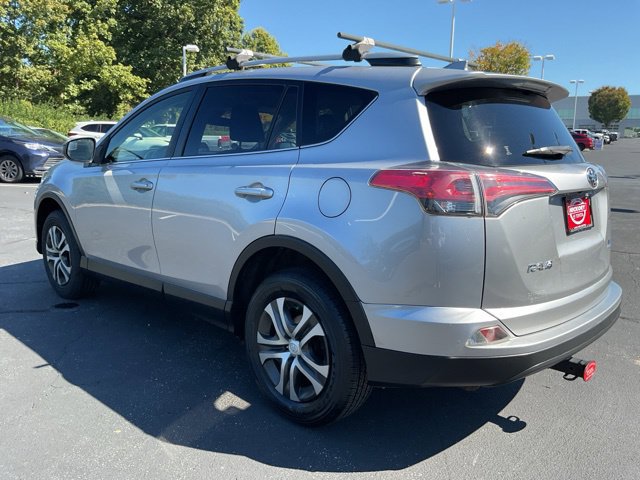 Used 2018 Toyota RAV4 LE AWD/4WD image 11