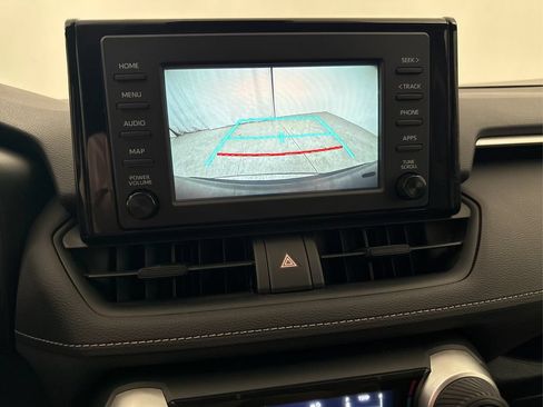 Used 2019 Toyota RAV4 LE FWD image 39