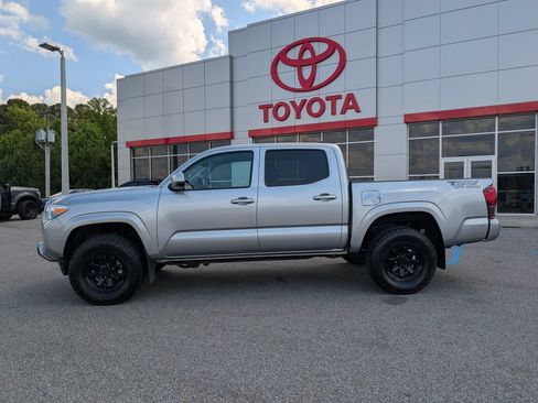 Used 2023 Toyota Tacoma SR AWD/4WD image 2