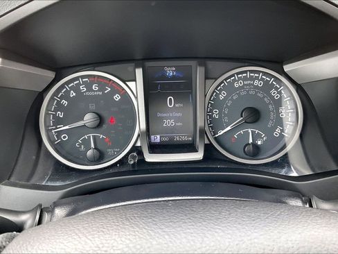 Used 2022 Toyota Tacoma SR5 w/ SR5 Appearance Package (SM) AWD/4WD image 21