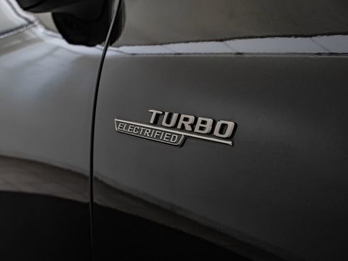 Used 2024 Mercedes-Benz GLC 43 AMG 4MATIC image 21