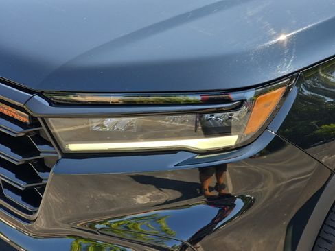 Used 2025 Honda Pilot TrailSport image 33