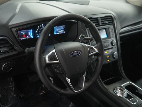 Used 2018 Ford Fusion SE w/ Equipment Group 601A image 19