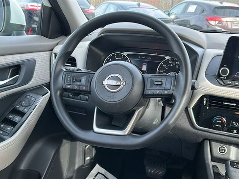 Used 2022 Nissan Rogue SV image 25