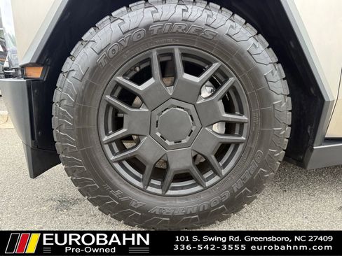 Used 2024 Tesla Cybertruck AWD Crew Cab image 34