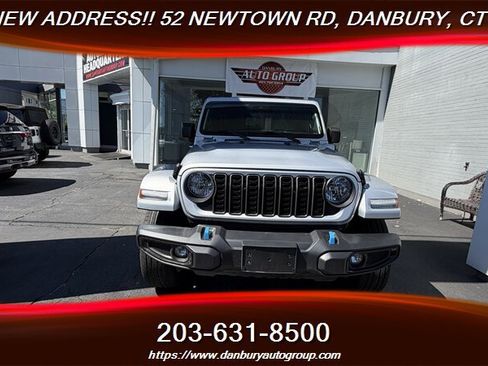 Used 2024 Jeep Wrangler Unlimited w/ Convenience Group AWD/4WD image 8
