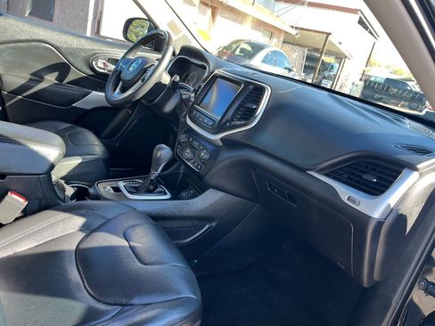 Used 2018 Jeep Cherokee Overland w/ Technology Group image 35