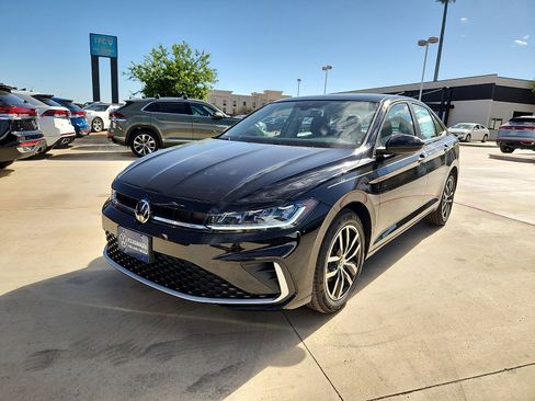 New 2026 Volkswagen Jetta SE FWD image 3